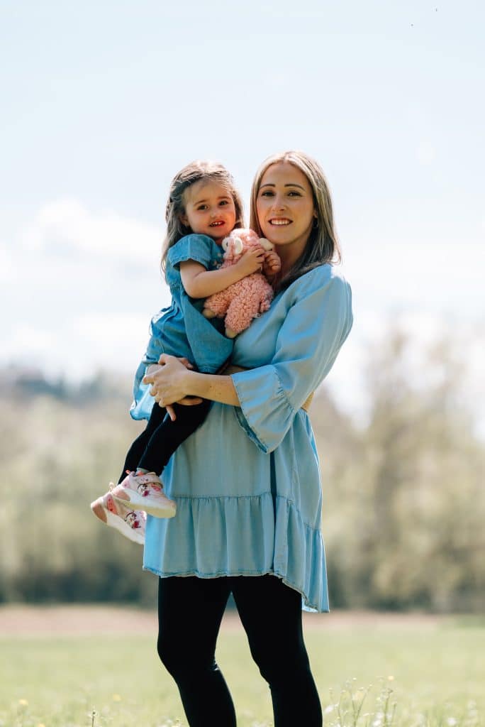 Babybach Foto mit Mama und kleinem Mädchen