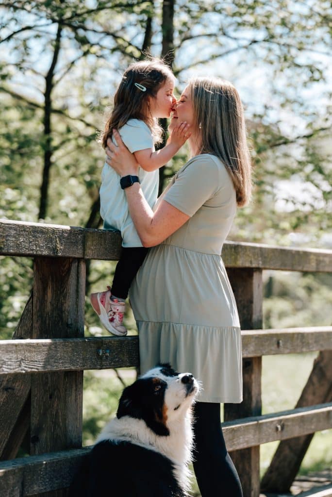 Babybach Foto mit Mama und kleinem Mädchen