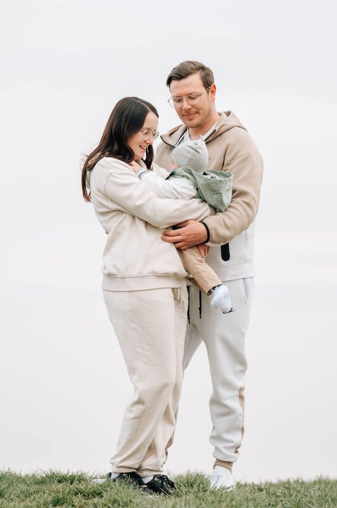 Familienfoto - Ein Mann und eine Frau mit dem kleinen Sohn.
